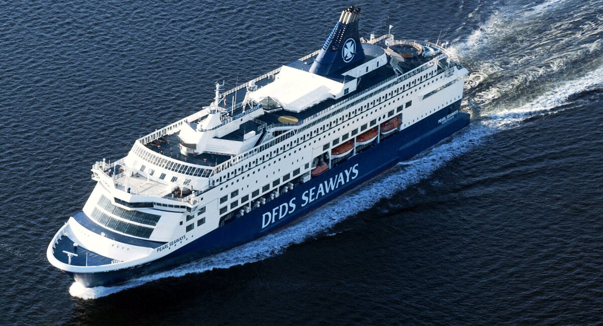 DFDS professional vessel facilities and passenger amenities