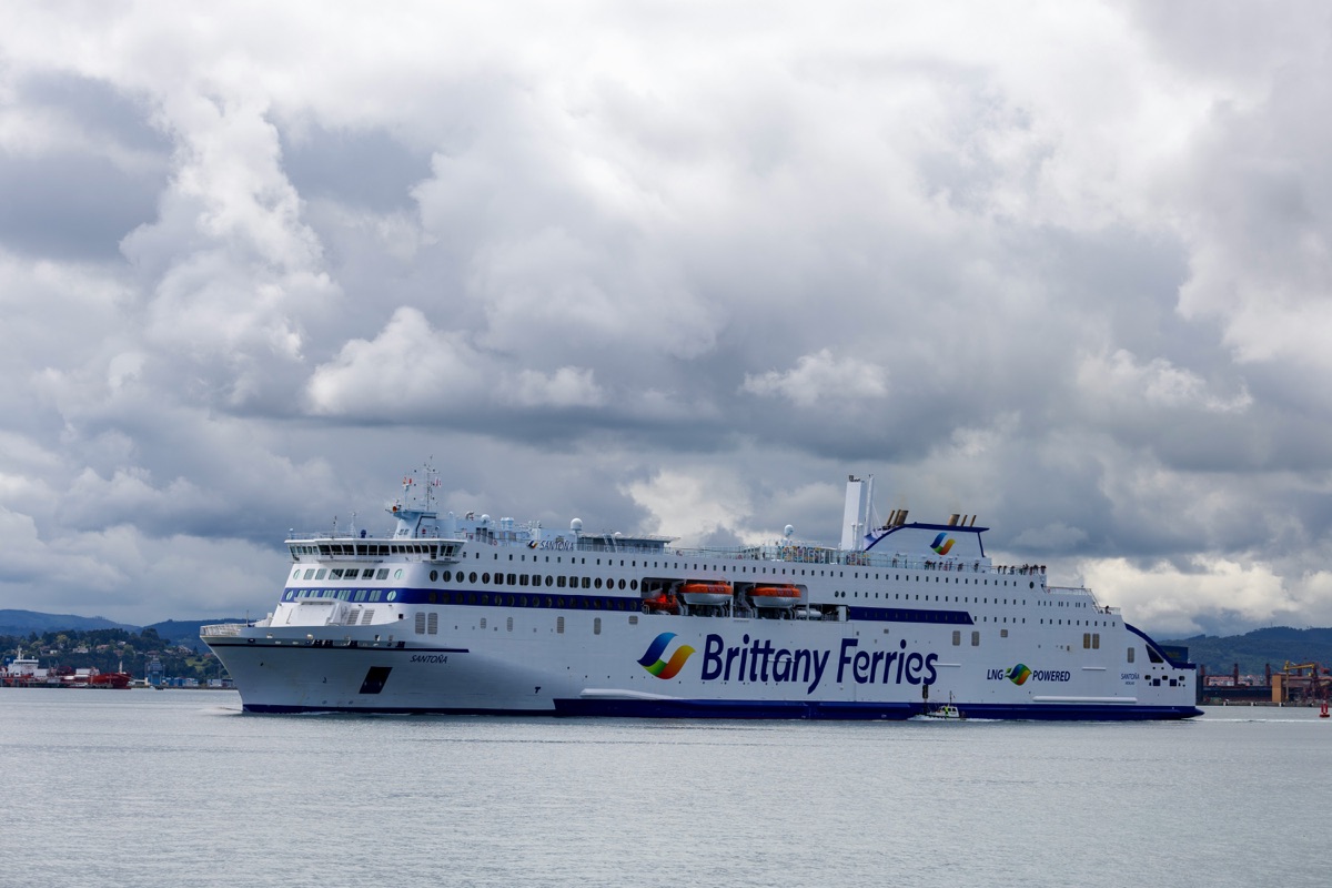 Comprehensive European ferry network connecting major ports across the continent